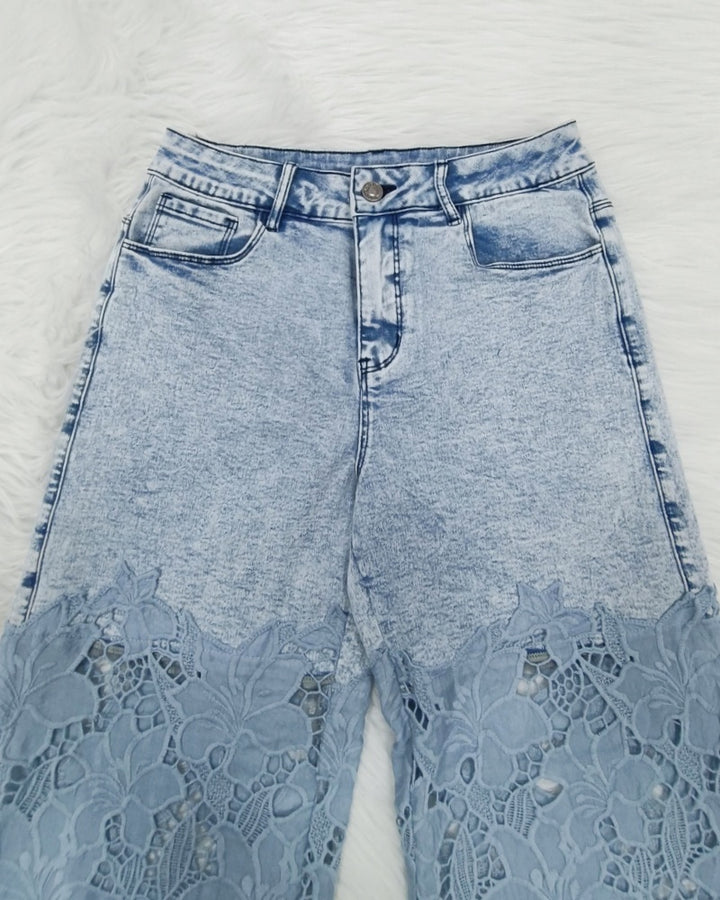 Weite Jeans mit Blumenmuster und Spitze für Damen