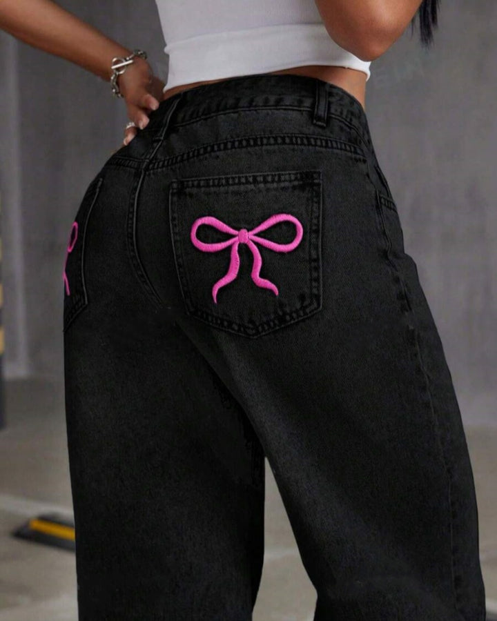 Lässige Verwaschene Jeans mit Weitem Bein und Bestickter Schleifentasche Passend zu Allen Outfits