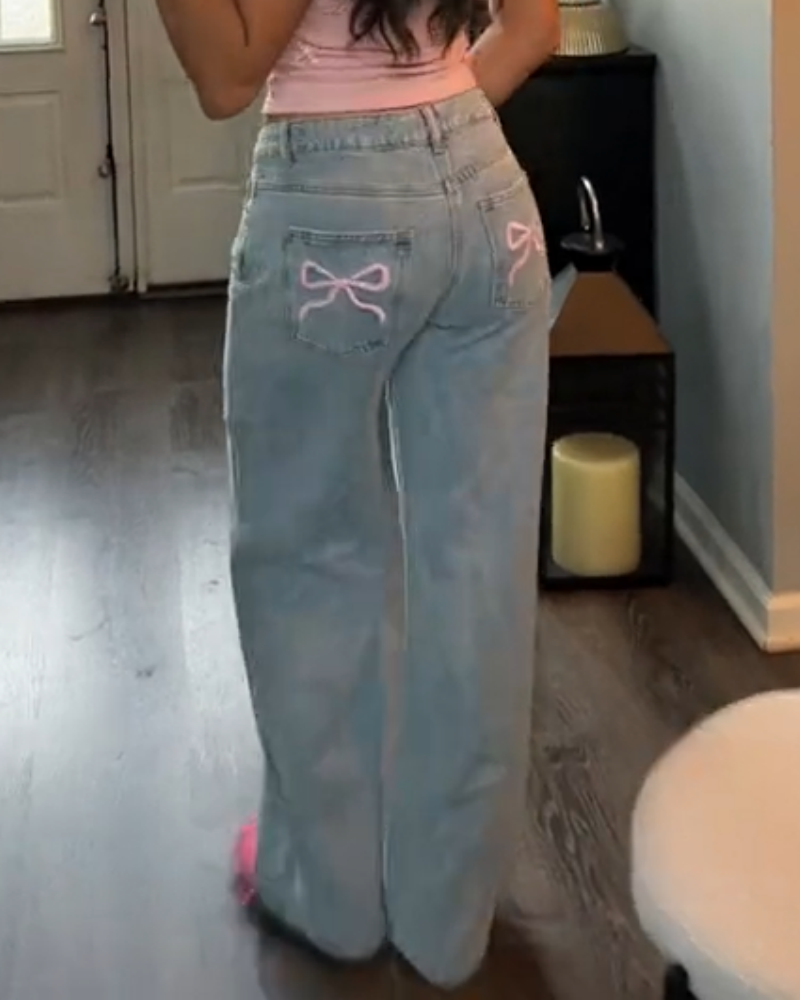 Lässige Verwaschene Jeans mit Weitem Bein und Bestickter Schleifentasche Passend zu Allen Outfits