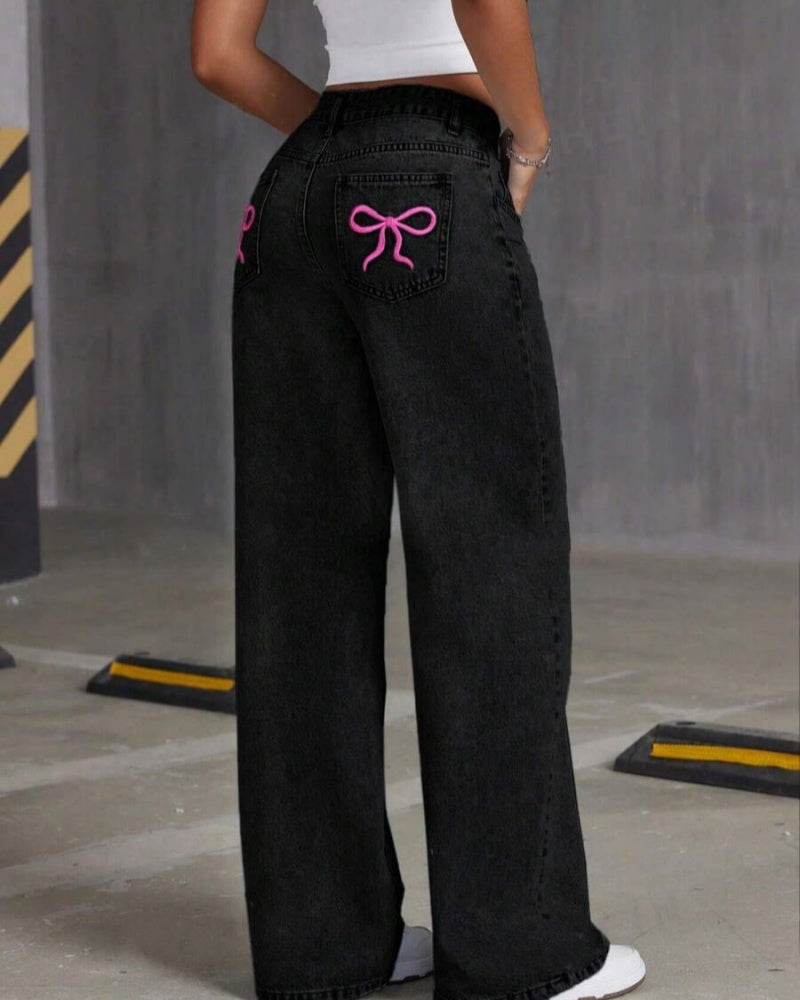 Lässige Verwaschene Jeans mit Weitem Bein und Bestickter Schleifentasche Passend zu Allen Outfits